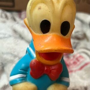 Vintage Donald Duck Disney Rubber Squeaky Works Toy 5.25” 1982 CBS Productions